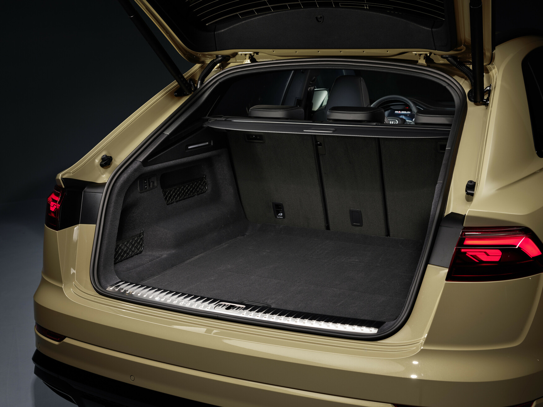 https://www.whatcar.lv/cars/Audi/Q8/f3510e3ce6a601bb7ab38da6ddac8fd4.jpg