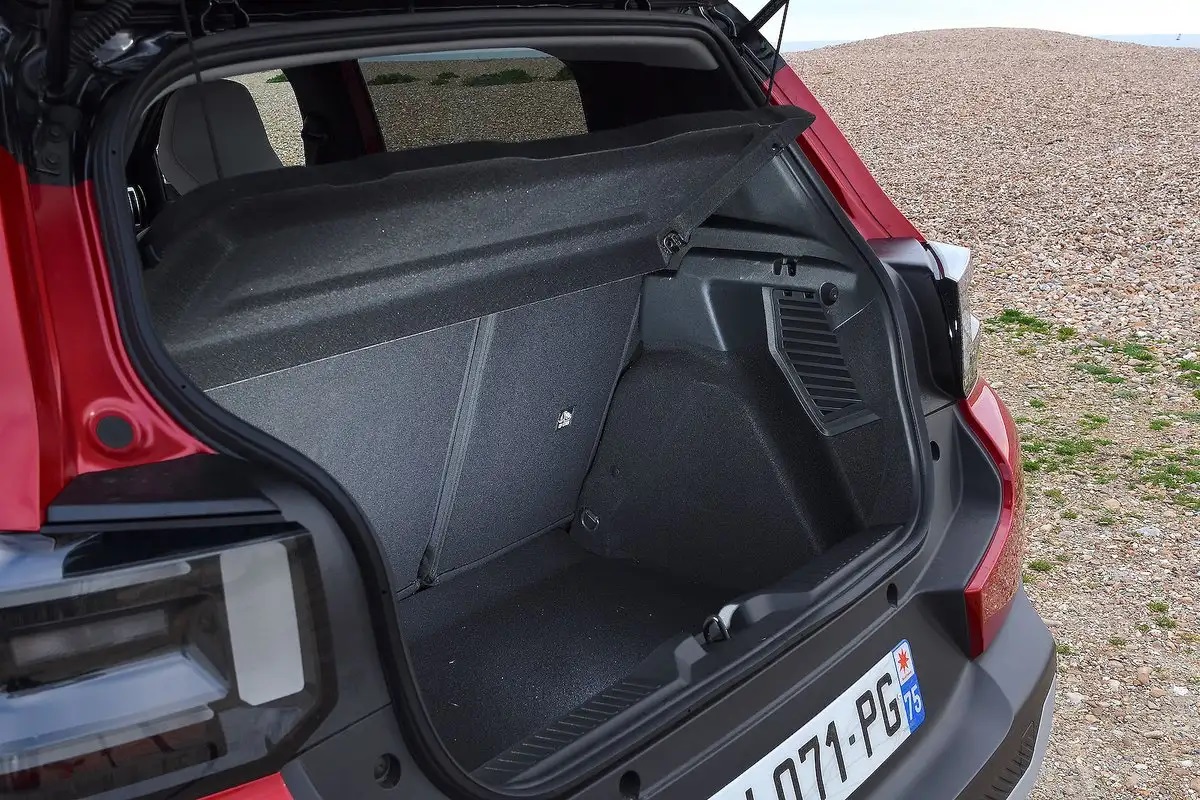 https://www.whatcar.lv/cars/Citroen/ë-C3/2fe476f8d2a8752275c4dc66c55dc9f6.jpg