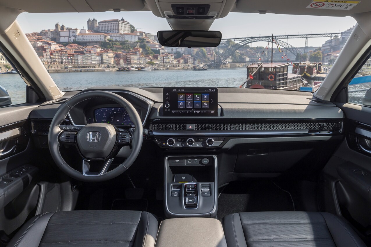 https://www.whatcar.lv/cars/Honda/CR-V/6f84b8b3b820bd8045ac172de97cc32a.jpg
