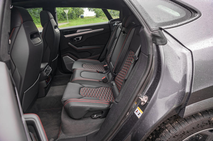 https://www.whatcar.lv/cars/Lamborghini/Urus/7cc365218d2b3626b6507f3b207a4abe.jpg