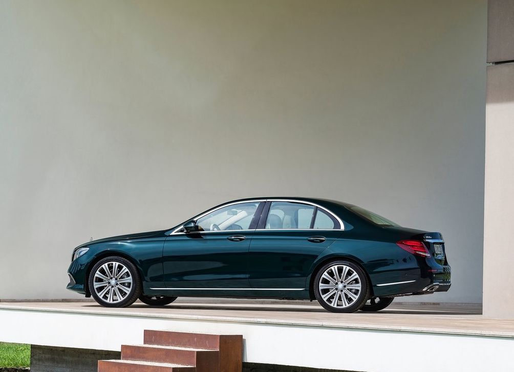 Auto tests izvērsts MercedesBenz EKlase What Car?