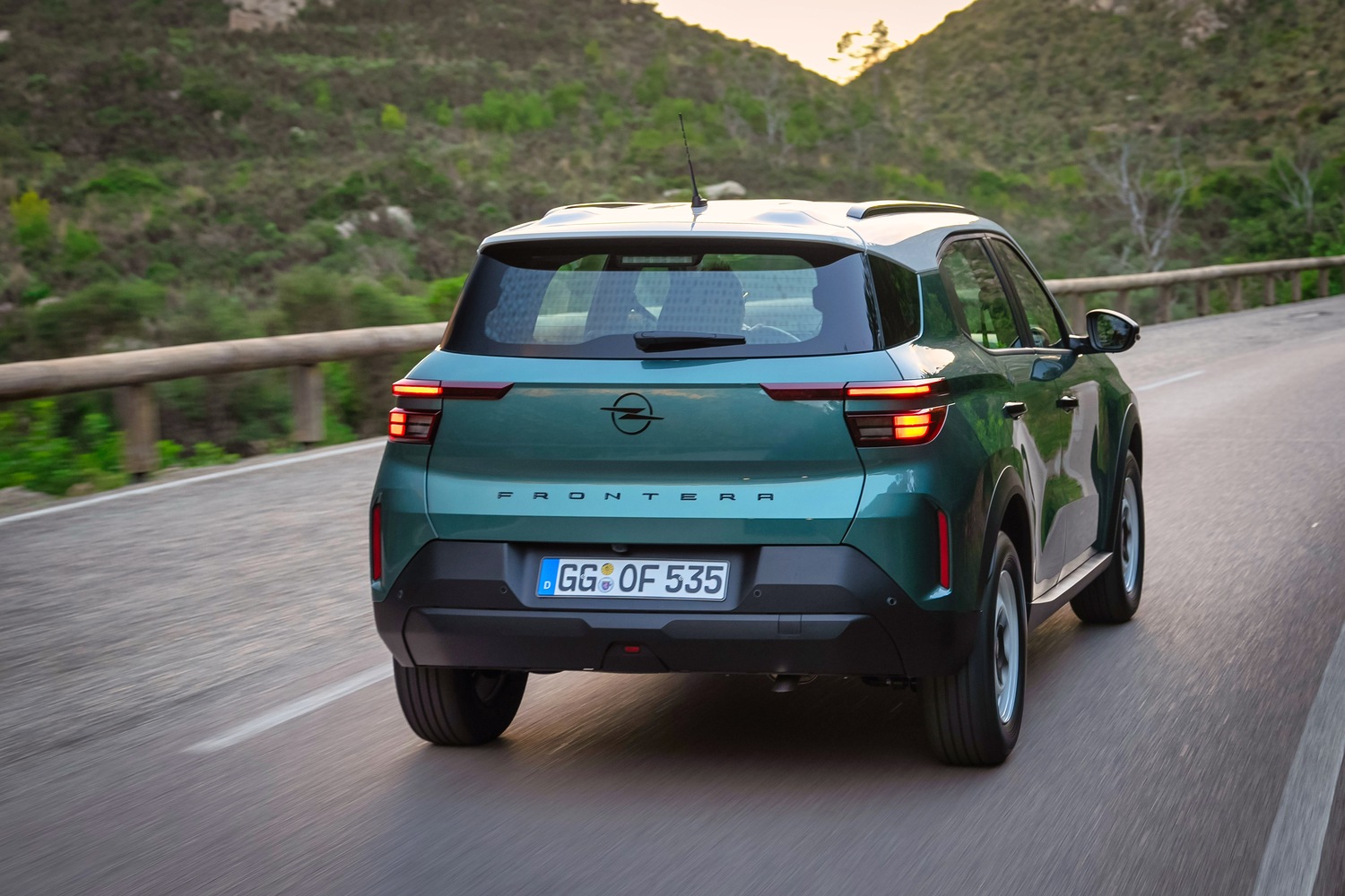 https://www.whatcar.lv/cars/Opel/Frontera/fdba1eeab406d173492bbd256faca62c.jpg