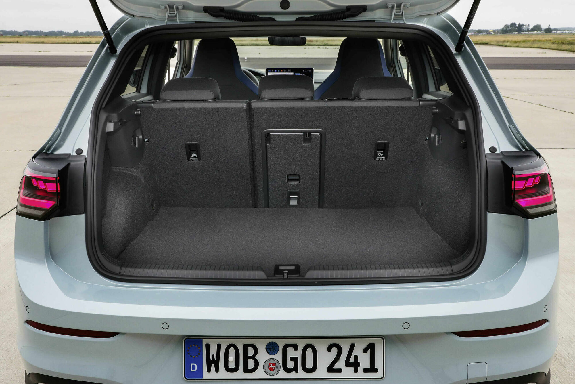 https://www.whatcar.lv/cars/Volkswagen/Golf/957d2c0499f3064ea31604777c1688a7.jpg