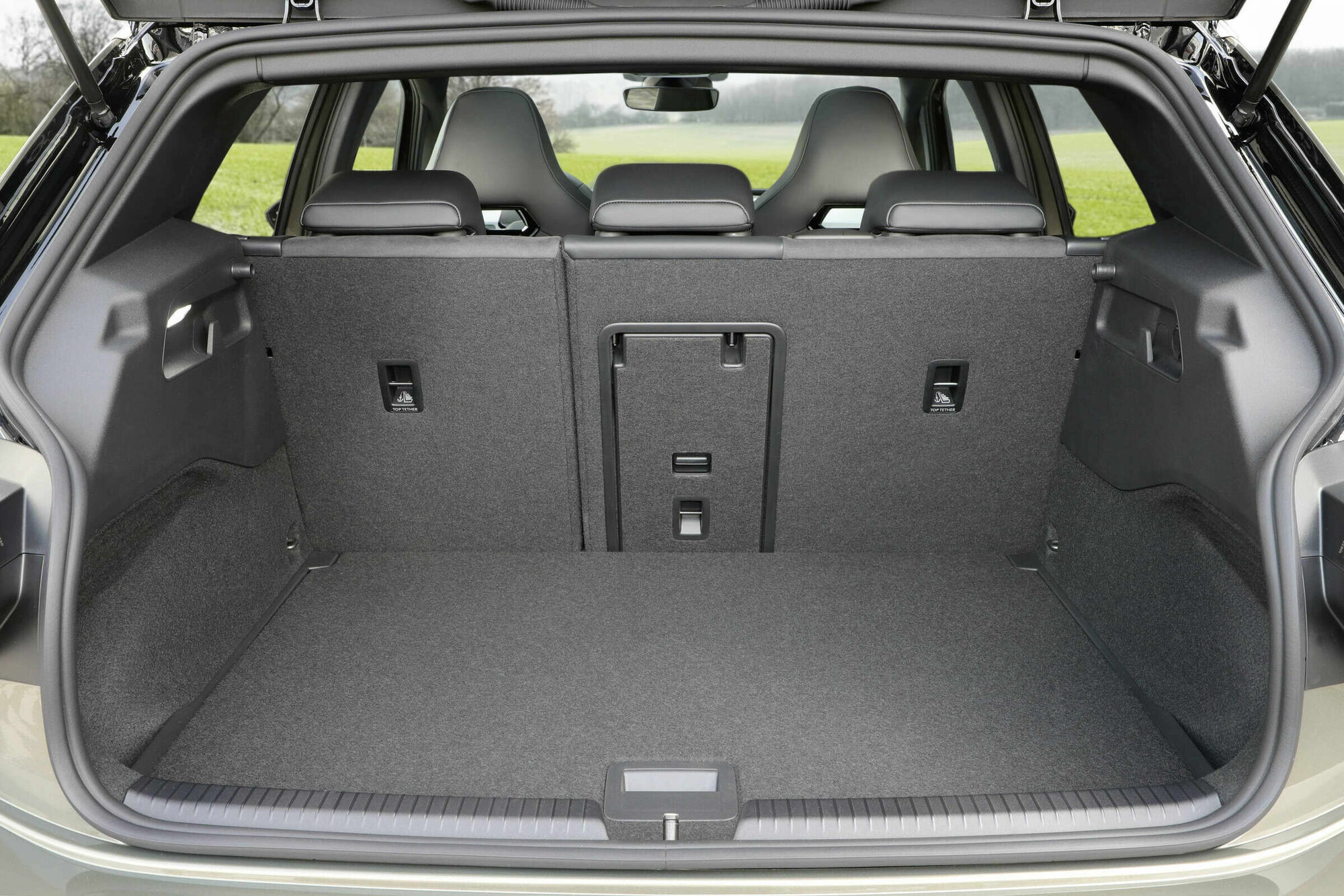 https://www.whatcar.lv/cars/Volkswagen/ID.3/ef5a8e56d8304b869a61a49f471f2d10.jpg