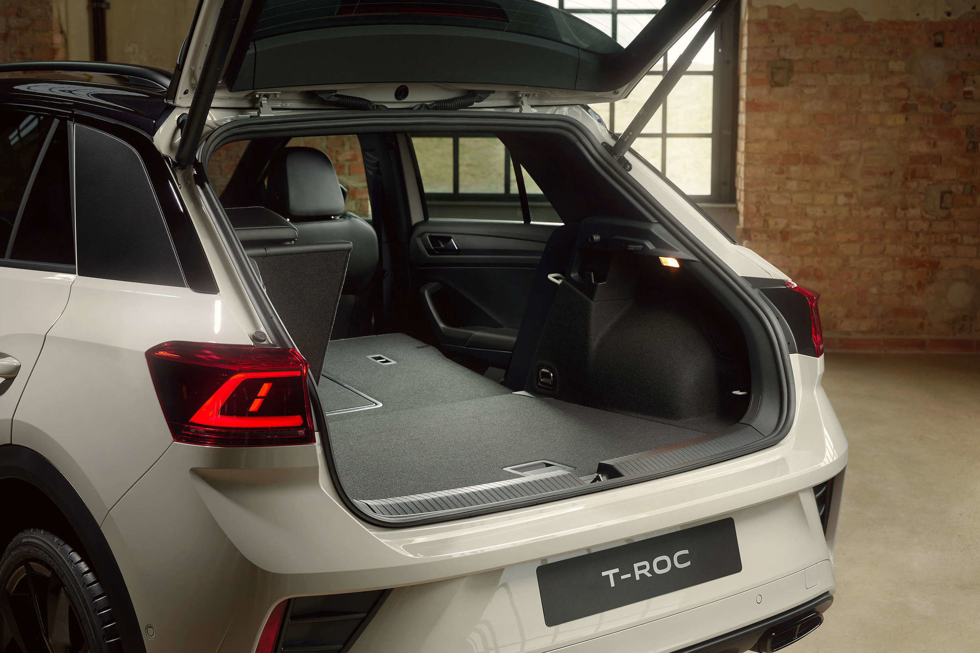 https://www.whatcar.lv/cars/Volkswagen/T-Roc/60e480d0455911db3f0e8154ef094013.jpg