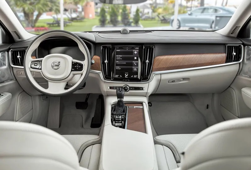 https://www.whatcar.lv/cars/Volvo/V90/f447361fd645c7d1ee53d96f36b9f49b.jpg