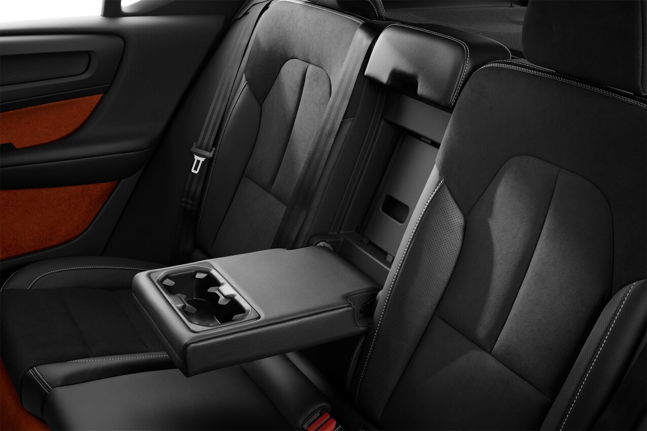 https://www.whatcar.lv/cars/Volvo/XC40/ef37eaee0a5f2d40a388fead8a3afe1a.jpg