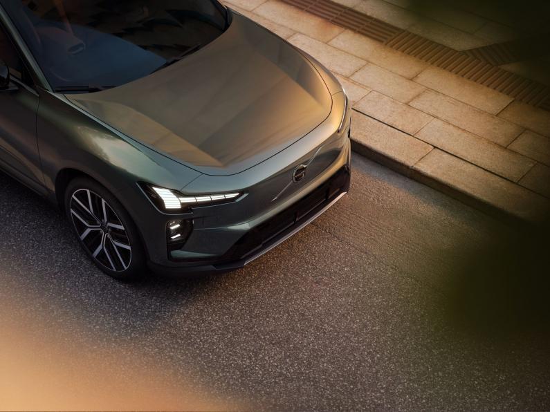 Automobilis, kas maina spēles noteikumus – iepazīstieties ar jauno, pilnībā elektrisko Volvo EX60