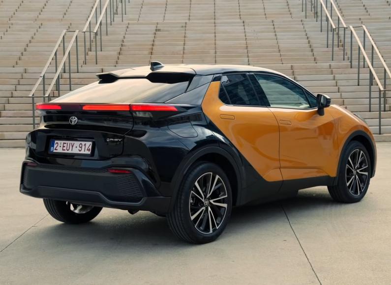 Pirmais brauciens ar Toyota C-HR lādējamo hibrīdu