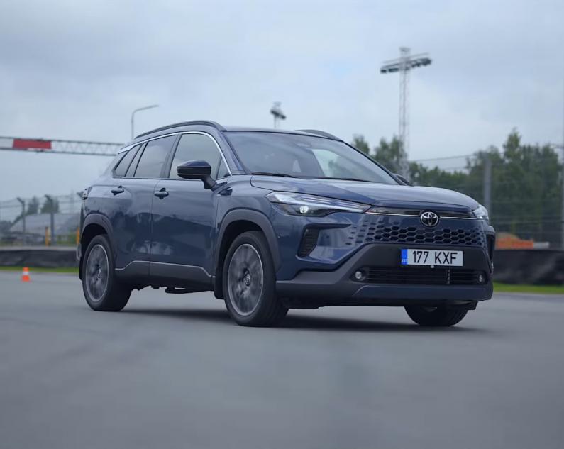 Toyota Corolla Cross atsvaidzināts un joprojām funkcionāls