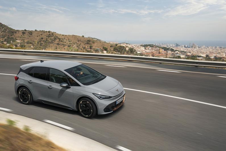 https://www.whatcar.lv/news/large/a57209f845e5f454ae66efcf99e18c27.jpg