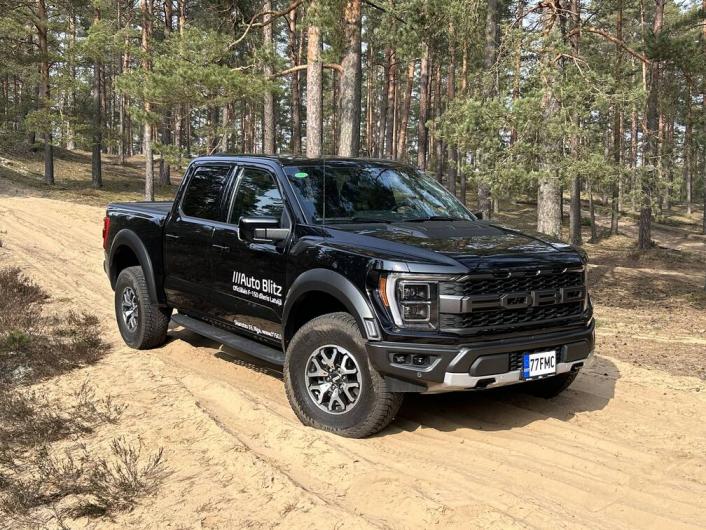 Ford F-150 Raptor pirmie iespaidi Latvijā