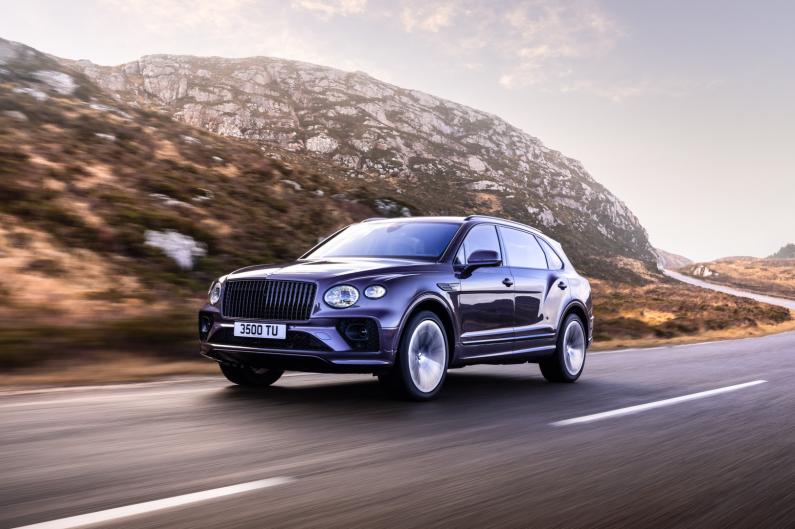 Bentley Bentayga EWB Mulliner pirmais brauciens
